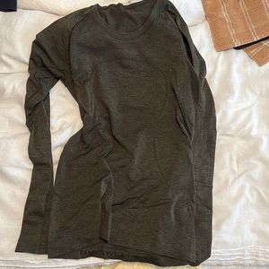 Swiftly tech long sleeve Sz8